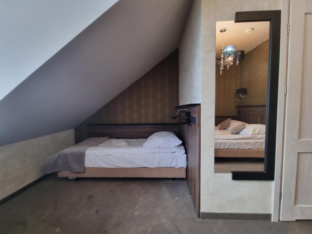 Dworek Jablonna Jablonna Majatek Buitenkant foto