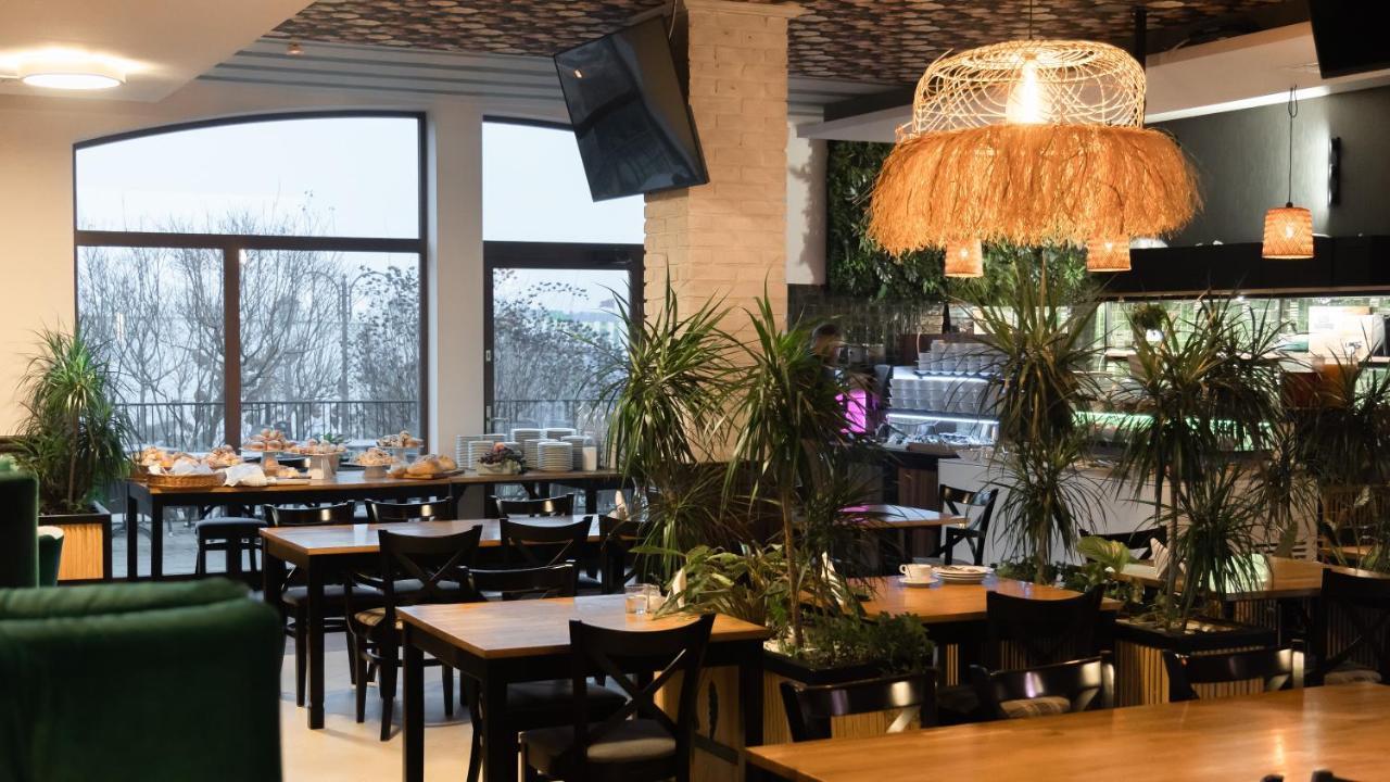 Dworek Jablonna Jablonna Majatek Buitenkant foto
